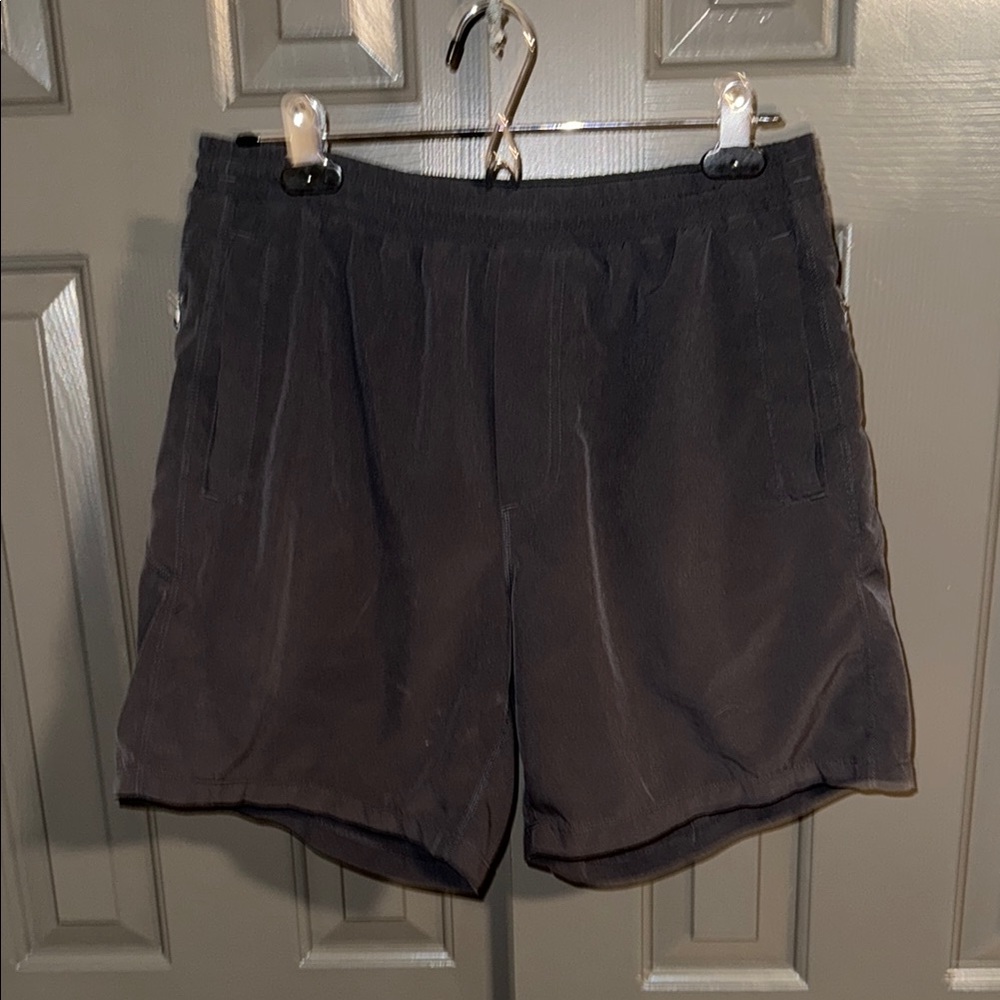 Men’s bird dog shorts size large all blacks
